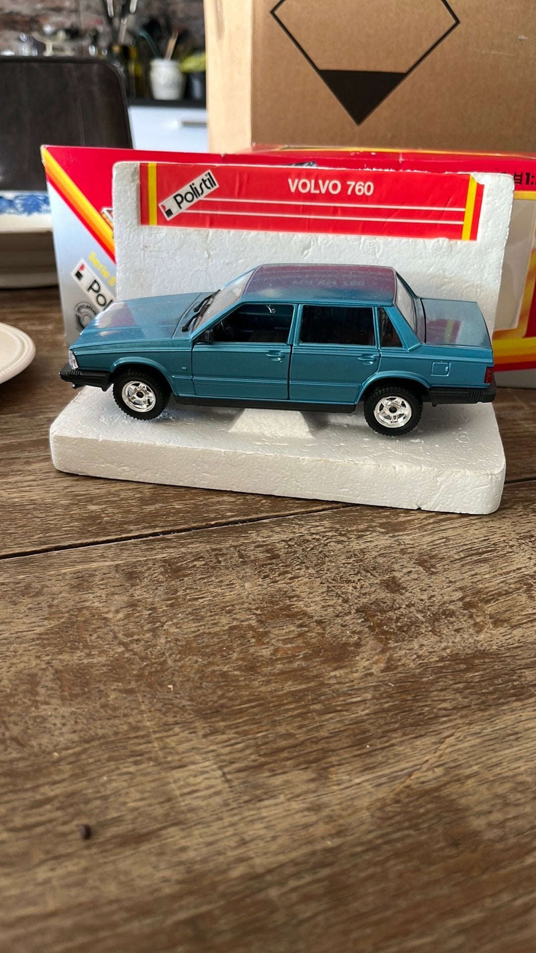 Polistil series s 1/25 Volvo 760 nieuw in de doos, Hobby en Vrije tijd, Modelauto's | 1:24, Ophalen of Verzenden, Zo goed als nieuw