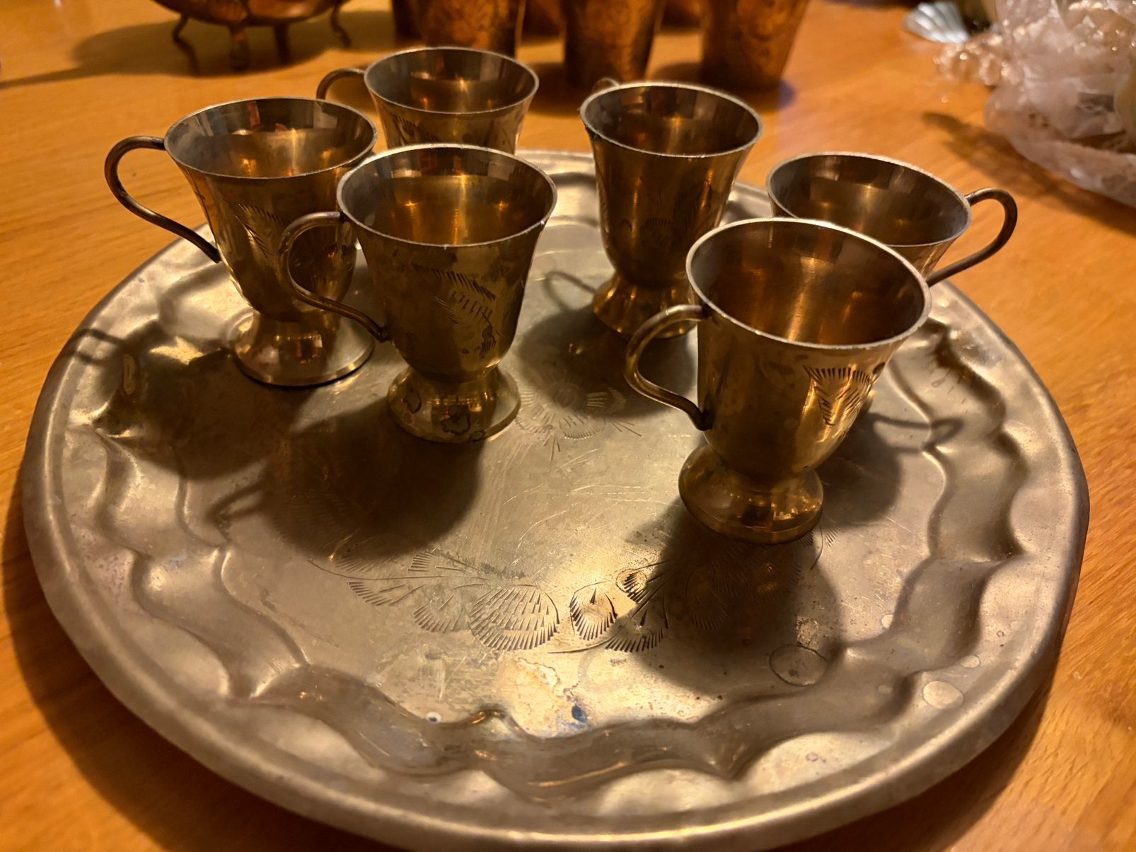 Vintage Indiaas messing servies – 6 kopjes, 2 kom + dienblad, Antiek en Kunst, Ophalen of Verzenden, Koper