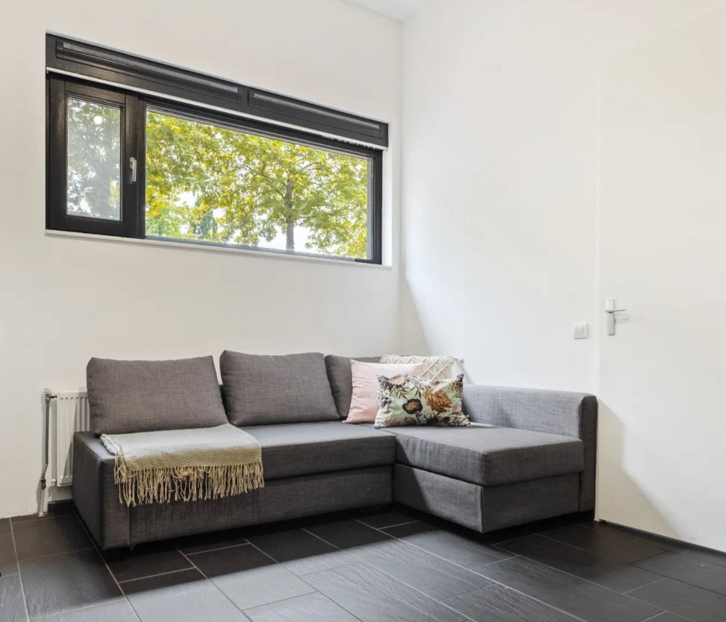 IKEA FRIHETEN hoek-slaapbank met opbergruimte – donkergrijs, Huis en Inrichting, Ophalen, 125 tot 150 cm, Hoekbank, Zo goed als nieuw