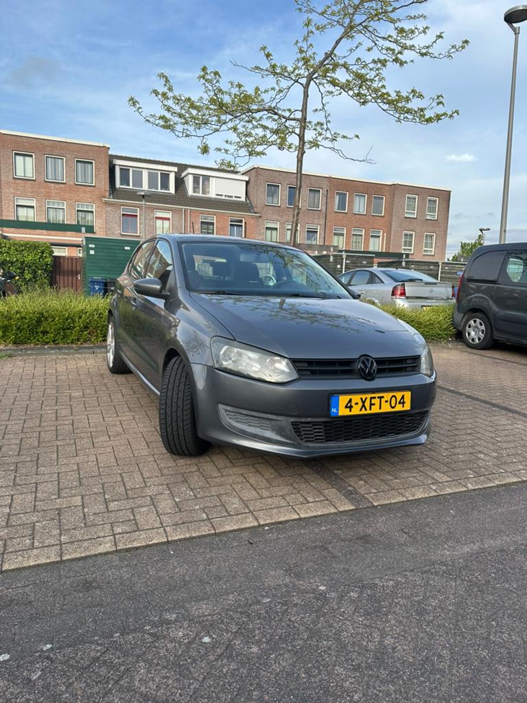 Volkswagen Polo 1.4 Highline 2010 Grijs, Ophalen, Volkswagen, Motorkap