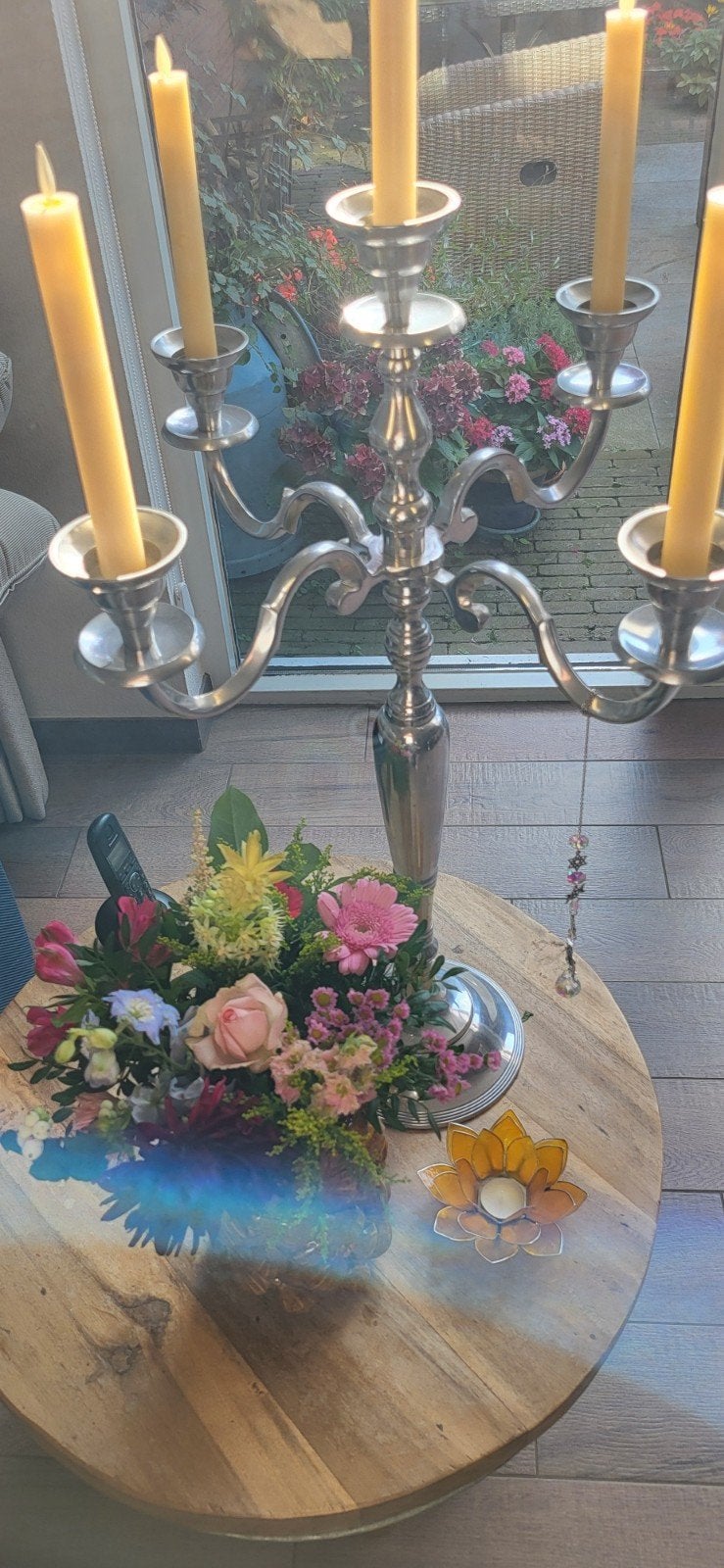 By-Boo Salon-/bijzettafel rond hout met grijze voet, Huis en Inrichting, Ophalen, Minder dan 45 cm, Minder dan 55 cm, Gebruikt