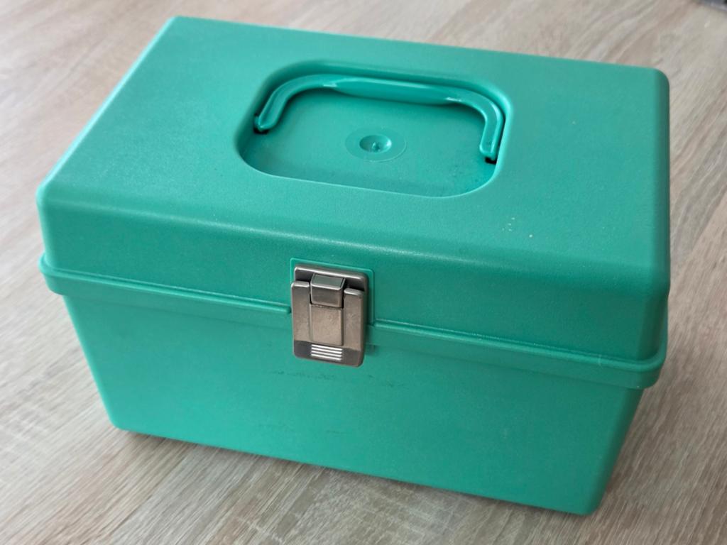 Curver naaibox vintage, Hobby en Vrije tijd, Naaien en Fournituren, Ophalen of Verzenden, Garen of Naald(en)