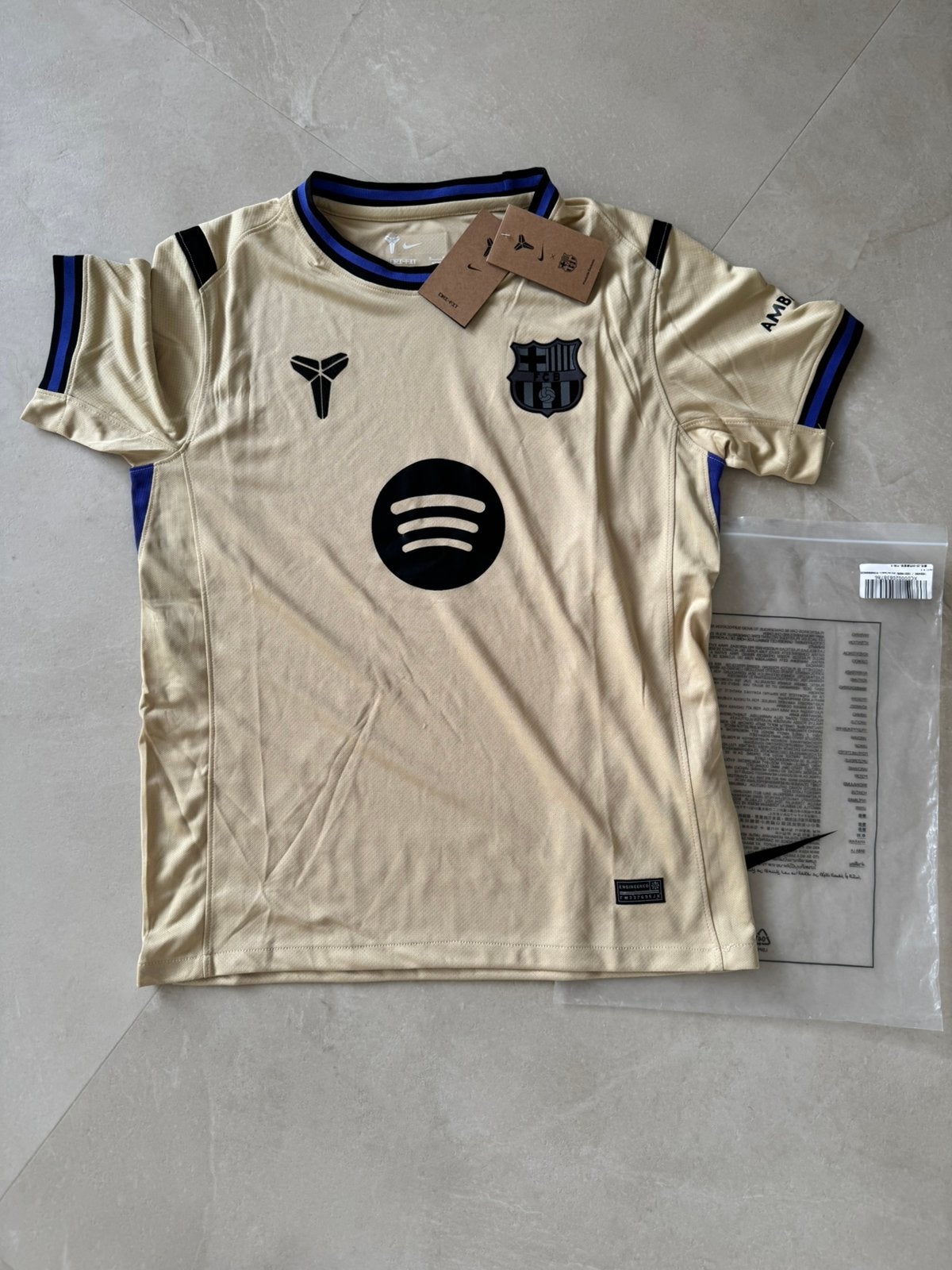 Nieuw FC Barcelona voetbalshirt - Kobe Bryant editie, Overige kleuren, Maat 48/50 (M), Nieuw, Ophalen of Verzenden