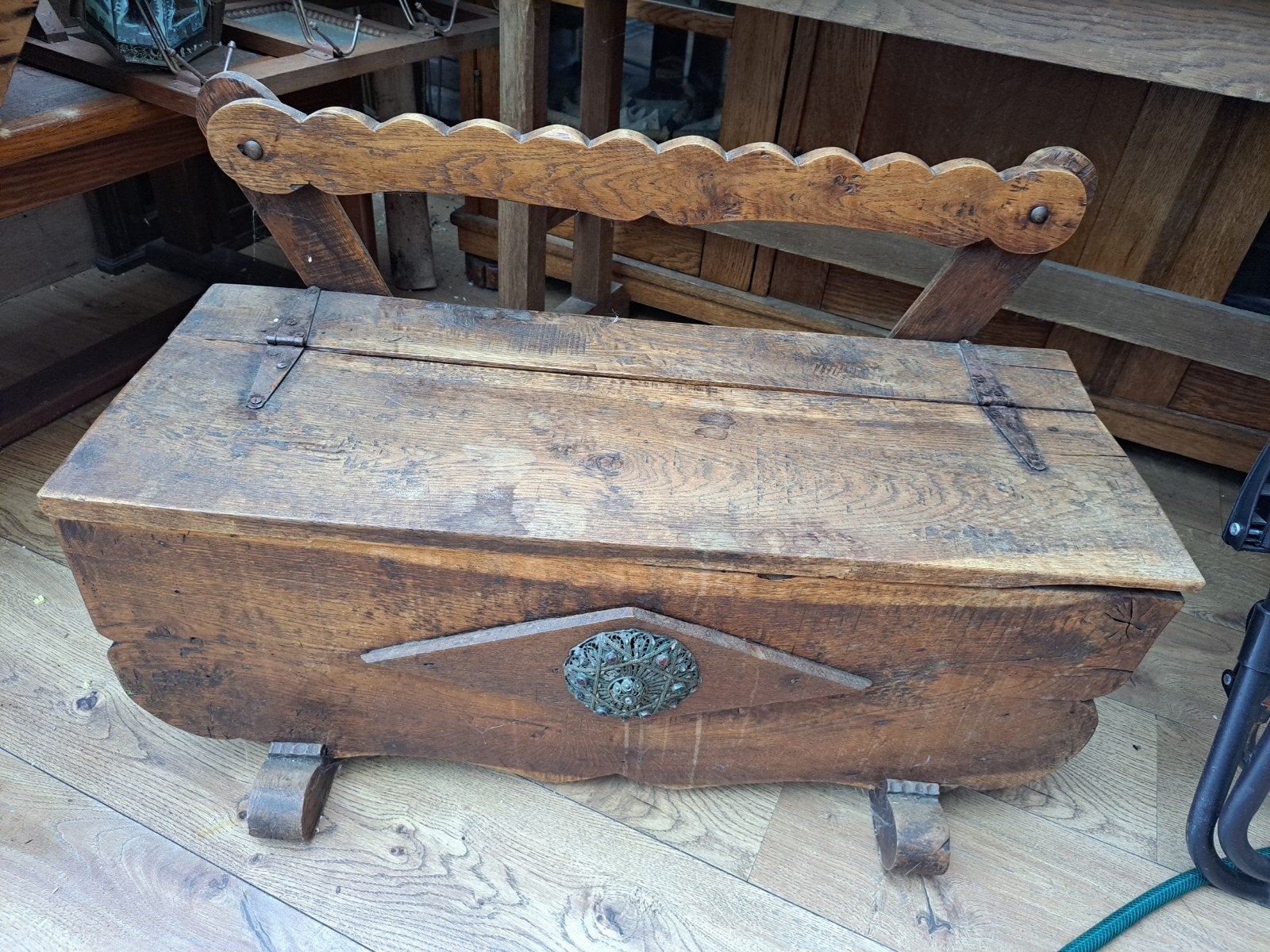 Antieke houten kist met handvat, Ophalen