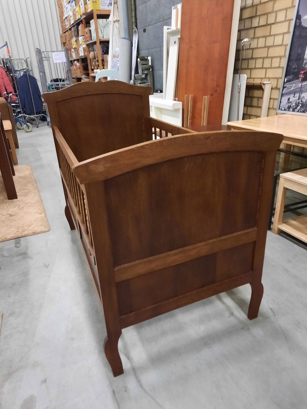 Foto 2 van Antiek kinderbed 70×140 met neerklapbare zijkanten