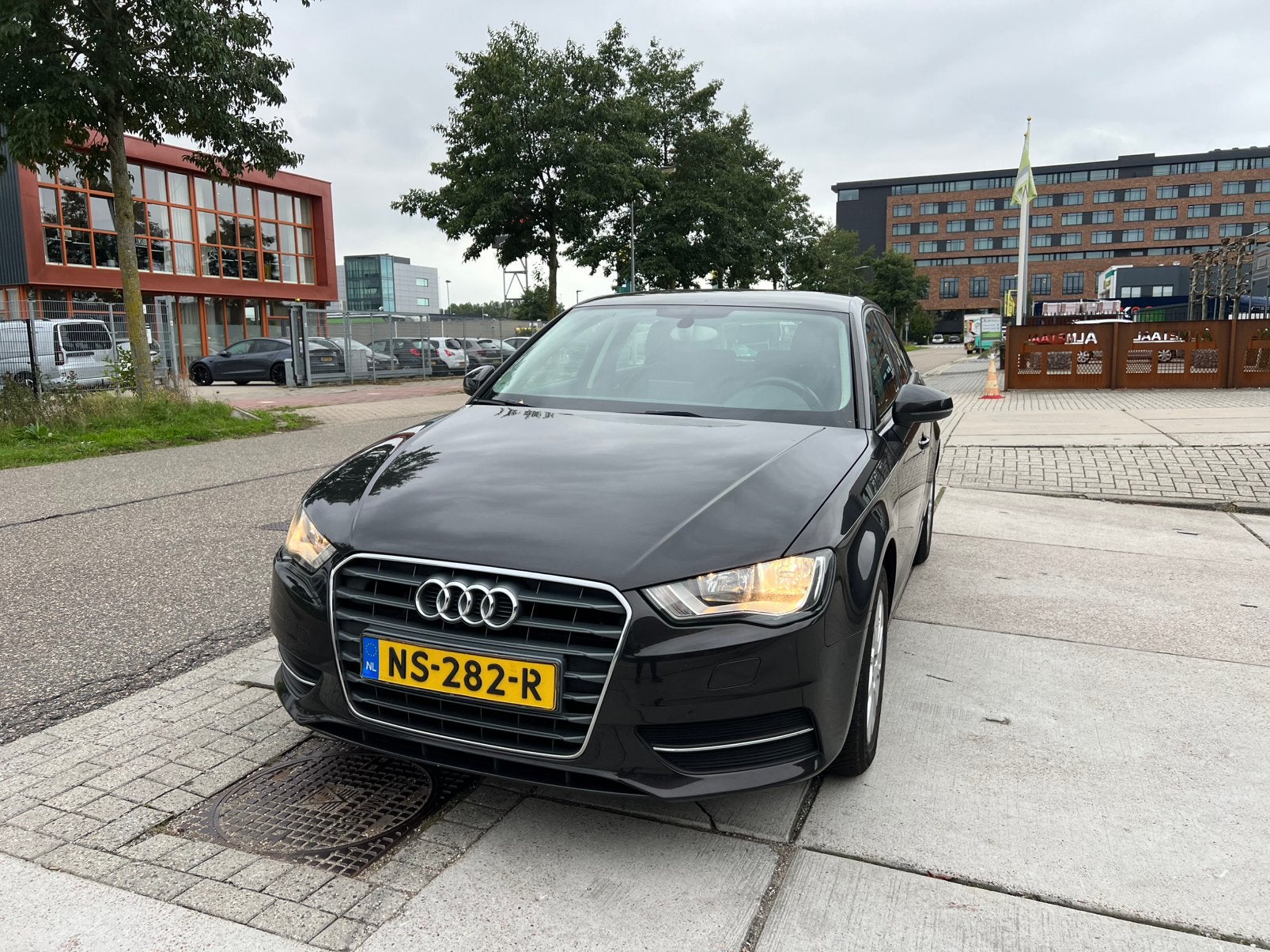 Audi A3 1.6 TDI 77KW Sportback 2013 Bruin, Auto's, Voorwielaandrijving, 4 cilinders, Bruin, Bedrijf