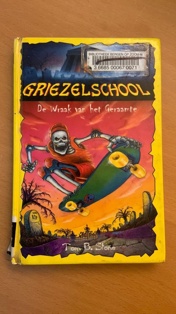 De wraak van het geraamte - griezelschool - Tom B. Stone, Ophalen of Verzenden, Fictie algemeen