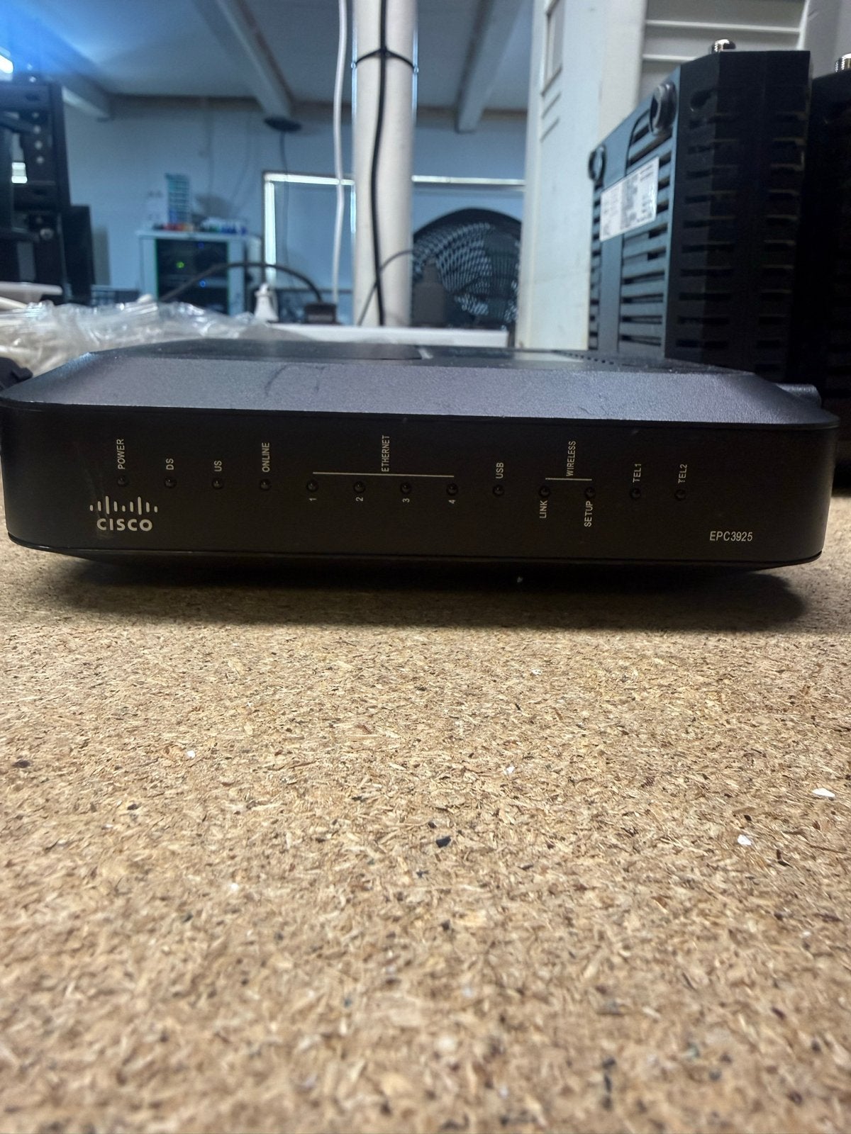 Cisco EPC3925 EuroDOCSIS 3.0 Modem Router, Computers en Software, Ophalen of Verzenden, Gebruikt, Router met modem