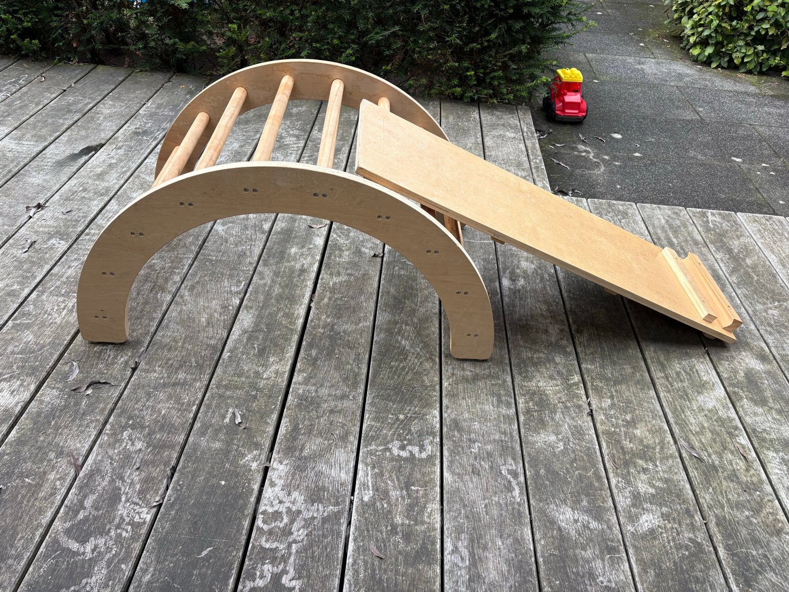Houten klimrek met glijbaan voor kinderen, Kinderen en Baby's, Ophalen, Zo goed als nieuw, Glijbaan