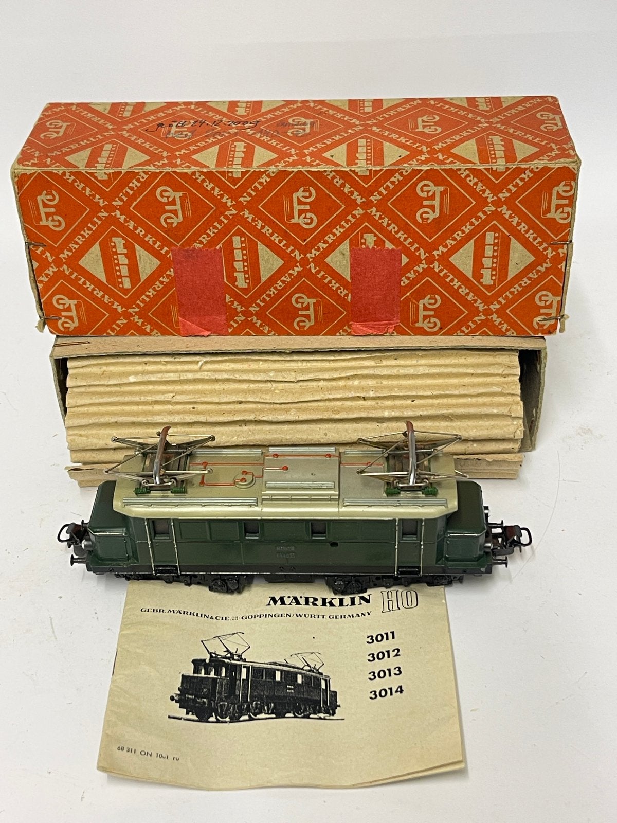 * NIEUWSTAAT COLLECTORS ITEM * Märklin SET 800 * RODE DOOS *, Wisselstroom, Locomotief, Ophalen of Verzenden, Zo goed als nieuw