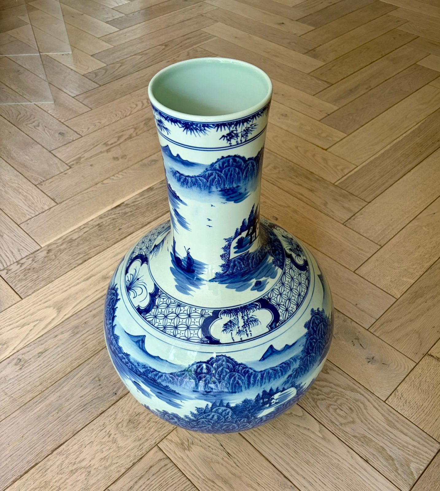 Grote Chinese Blauw-Witte Vaas met Landschapdecoratie, Antiek en Kunst, Antiek | Vazen, Ophalen