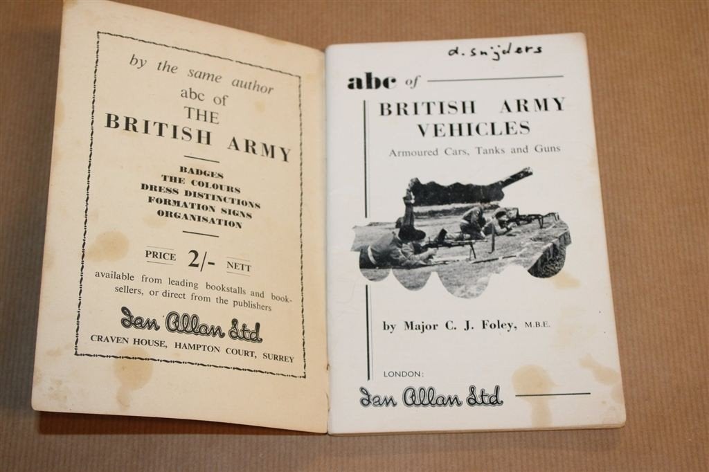 Britse Legervoertuigen —Tanks & Kanonnen Vintage Boekje 1955, Ophalen of Verzenden, Tweede Wereldoorlog, Gelezen, Overige onderwerpen