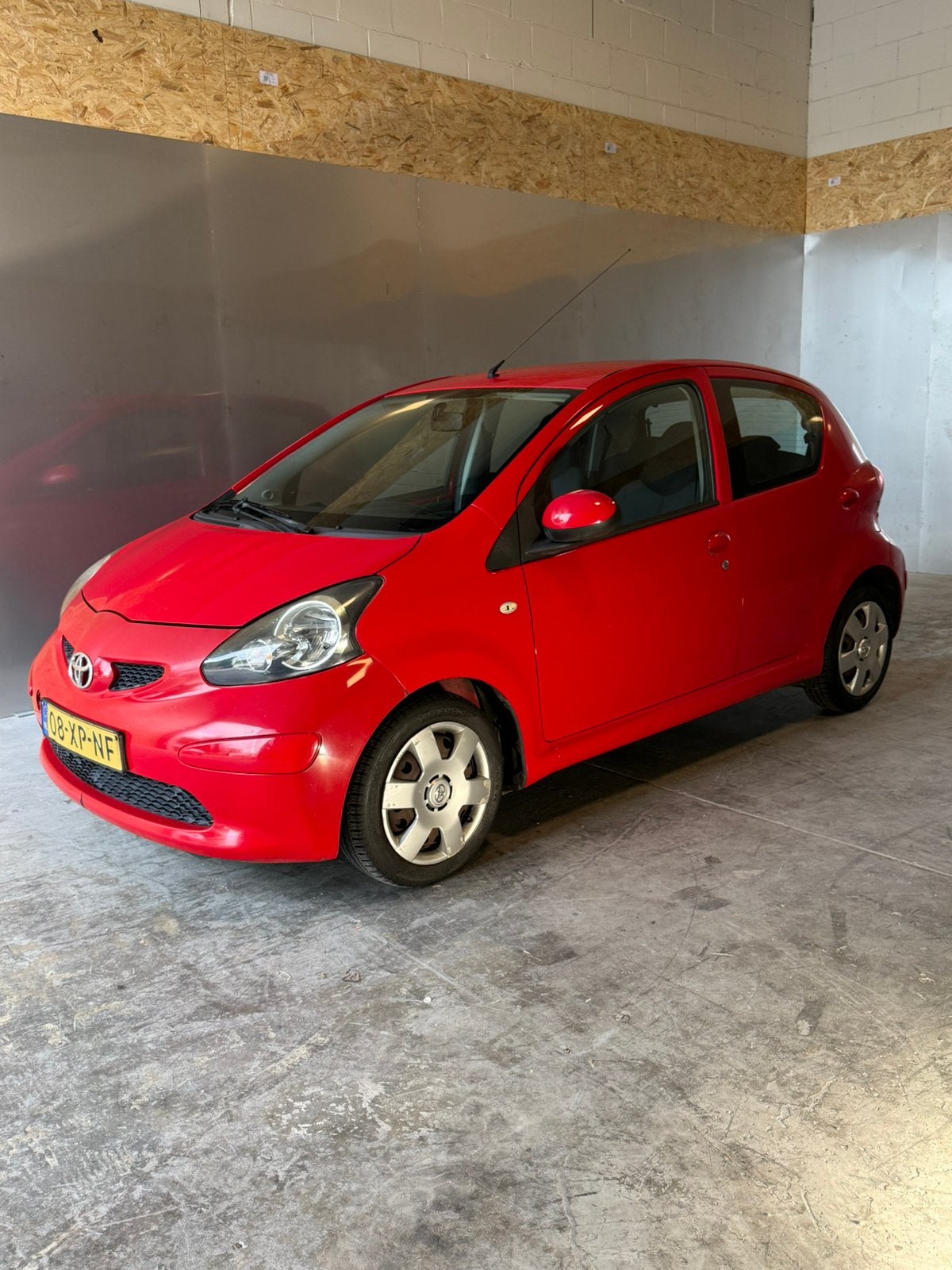 Toyota Aygo 1.0 12V Vvt-i 5DRS 2007 Rood 2 eigenaren, Voorwielaandrijving, Stof, Zwart, 4 stoelen