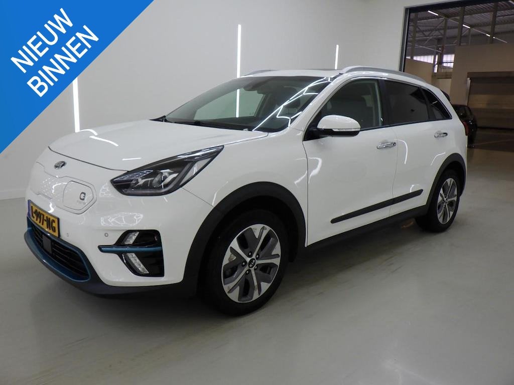 KIA E-NIRO DYNAMICPLUSLINE 64 KWH (100% SOH) I DEALER ONDERH, Auto's, Kia, Gebruikt, Huisgarantie, 1712 kg, Leder en Stof