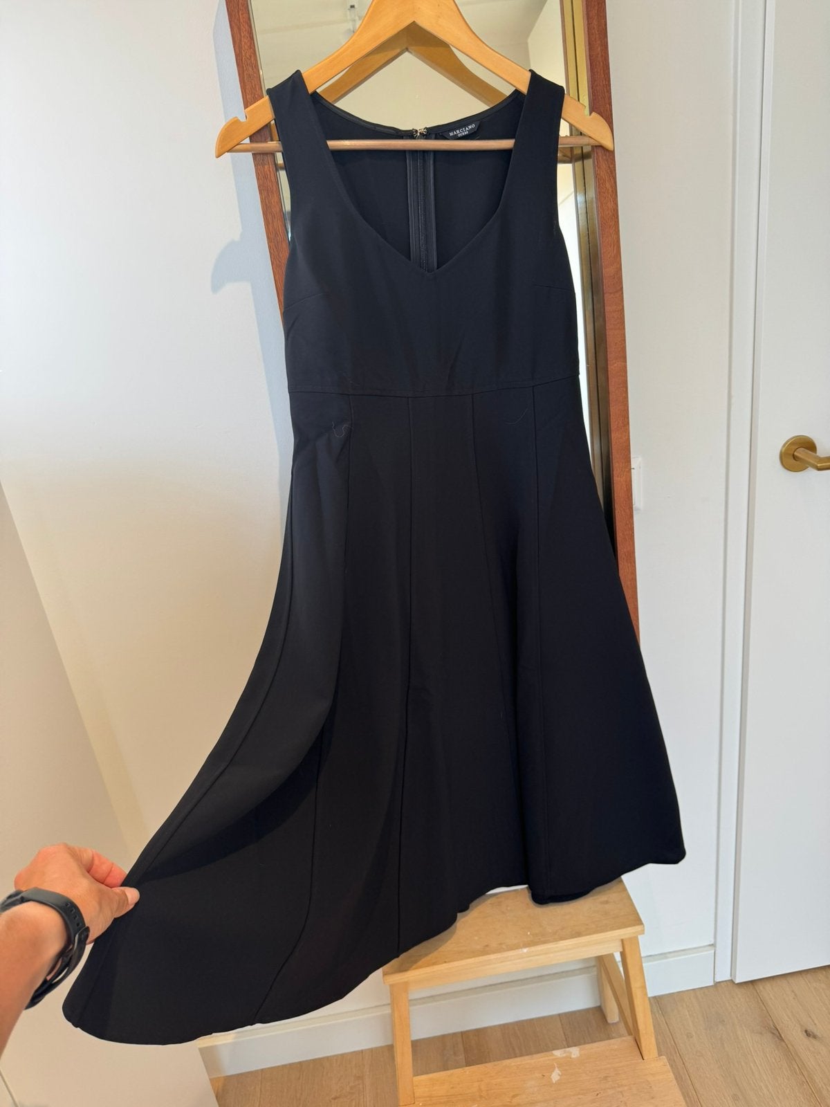 Guess Marciano zwarte nieuwe jurk S, Kleding | Dames, Jurken, Zwart, Nieuw, Ophalen of Verzenden, Knielengte