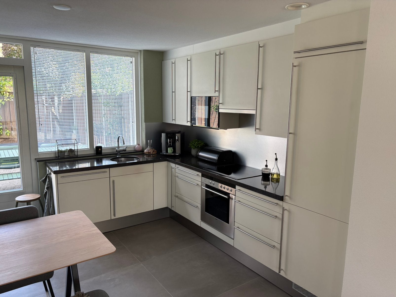SieMatic keuken met Siemens aparatuur, Huis en Inrichting, Ophalen, Zo goed als nieuw, Wit, Graniet of Steen