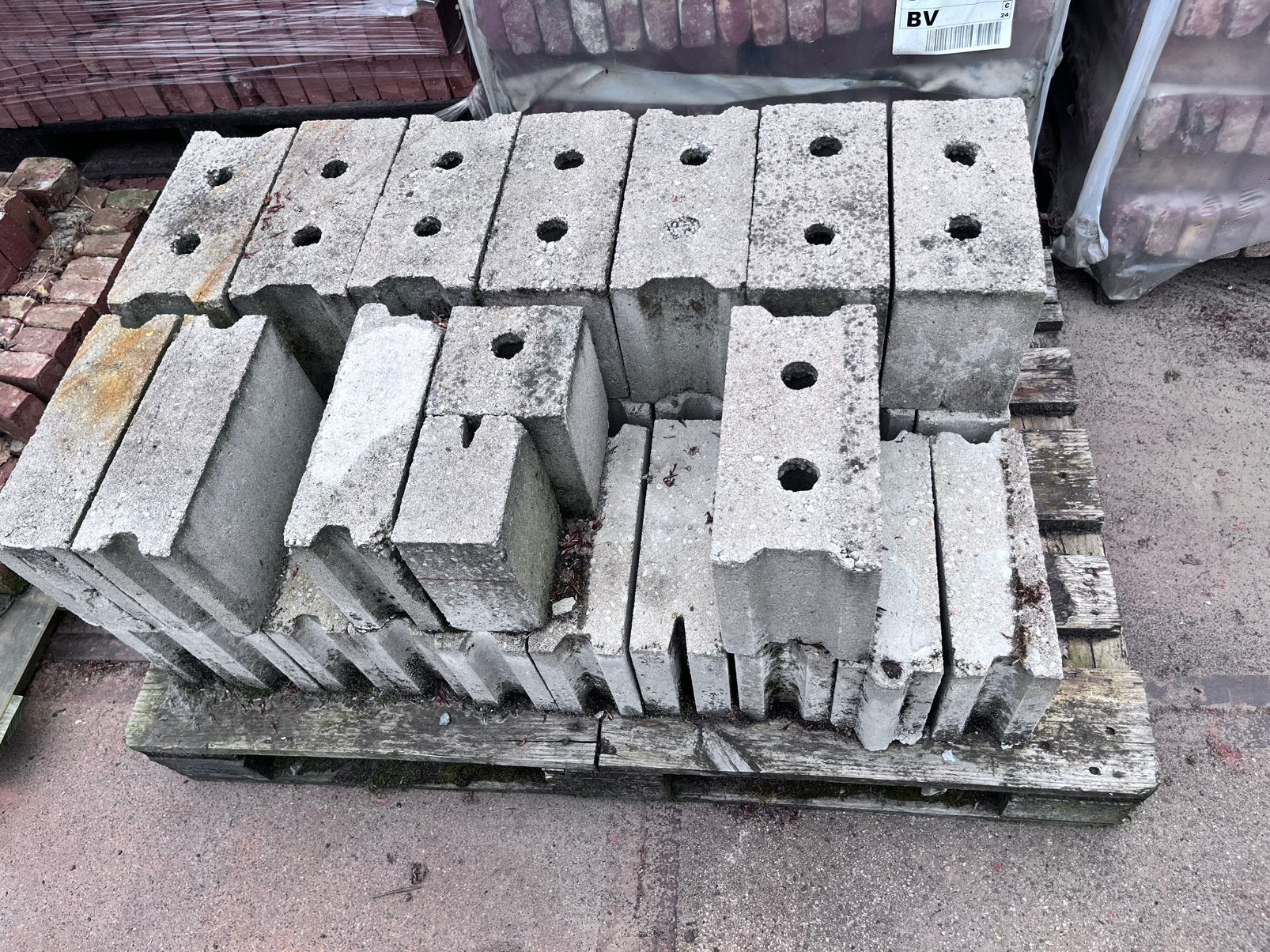 Restpartij betonblokken, Ophalen, Nieuw, Bakstenen
