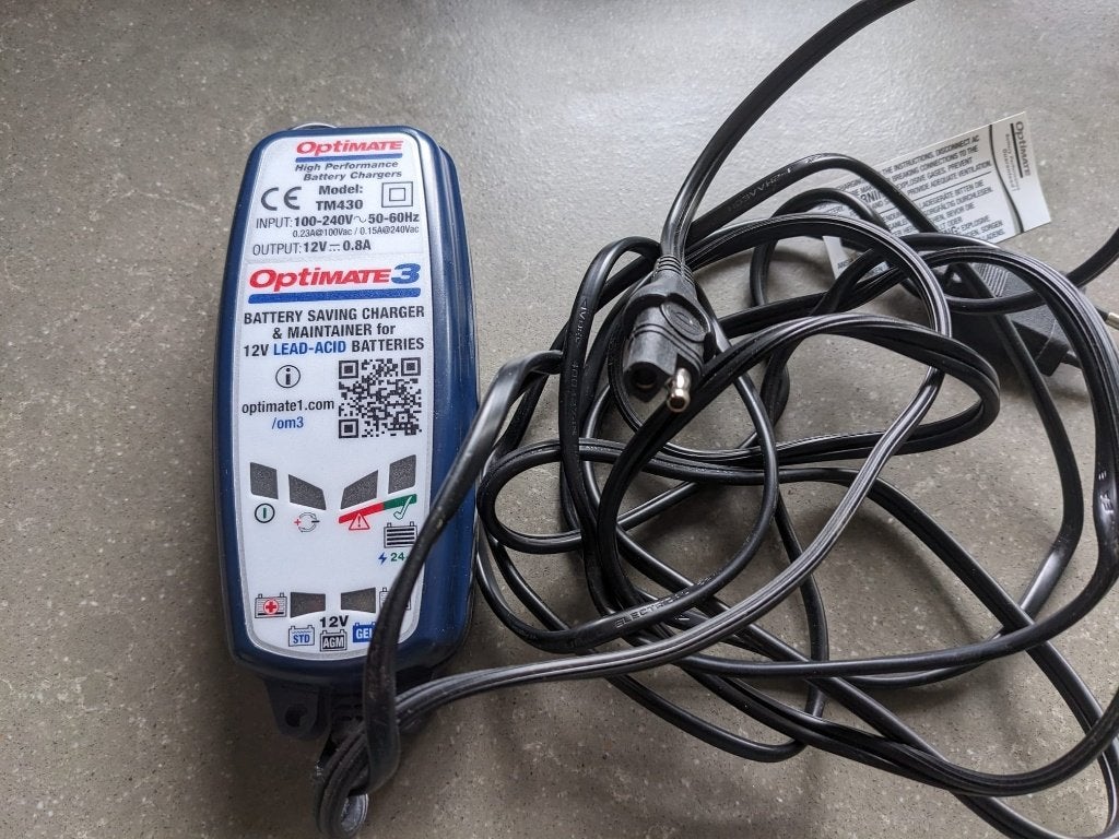 Zo goed als nieuwe Optima 3 oplader voor de motor, Motoren, Ophalen of Verzenden, Zo goed als nieuw