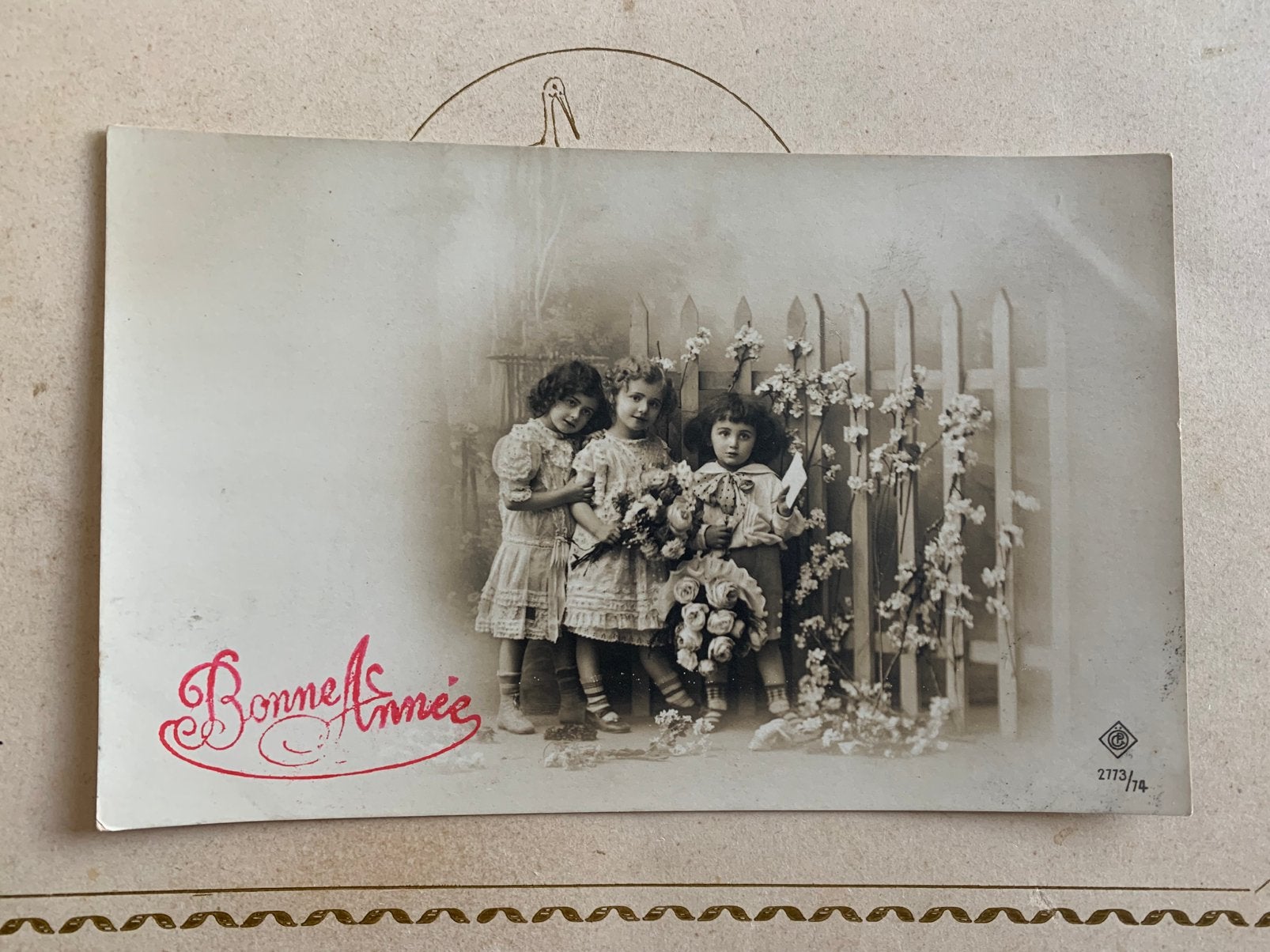 1912 Bonne Année - drie kindjes bij een hekje (II), Ophalen of Verzenden, Voor 1920, Gelopen, Feest(dag)