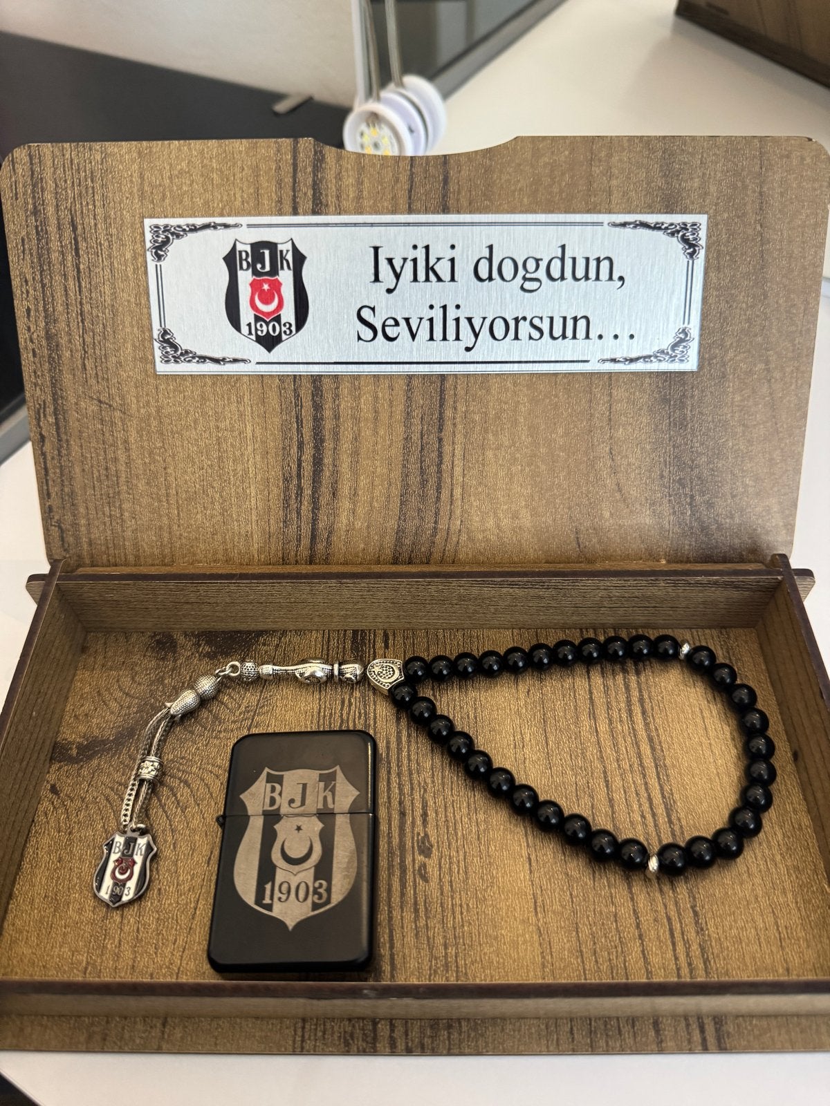 Beşiktaş Cadeauset: Rozenkrans, Aansteker & Houten Doos, Verzamelen, Ophalen of Verzenden, Nieuw, Overige typen, Islam