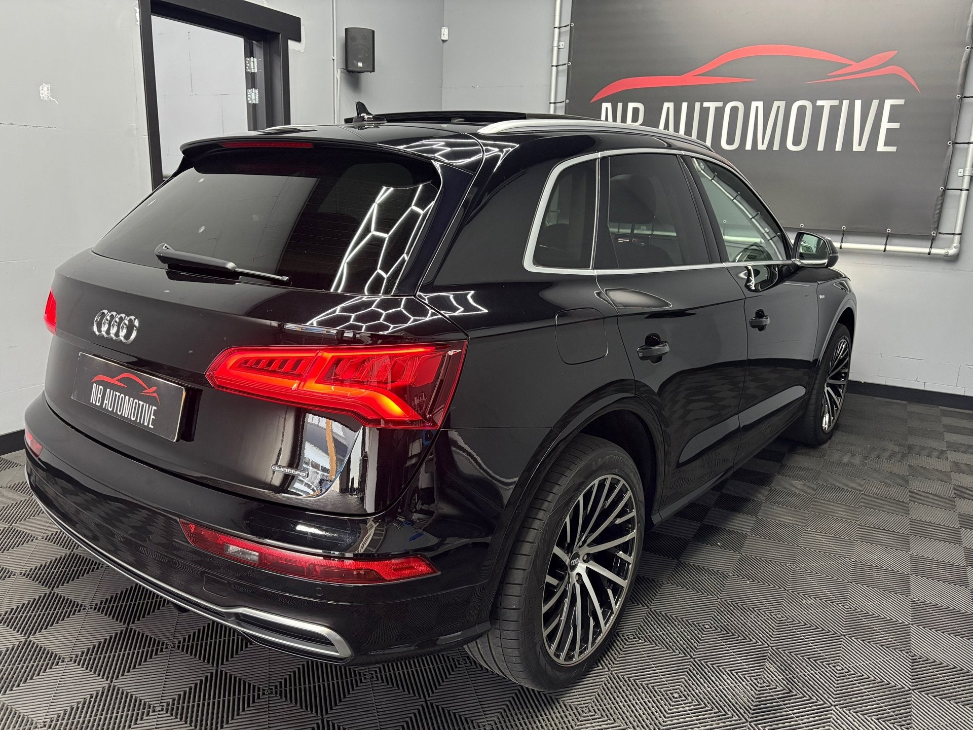 Audi Q5 50 TFSI e quattro S edition, Automaat, 4 cilinders, Zwart, Bedrijf