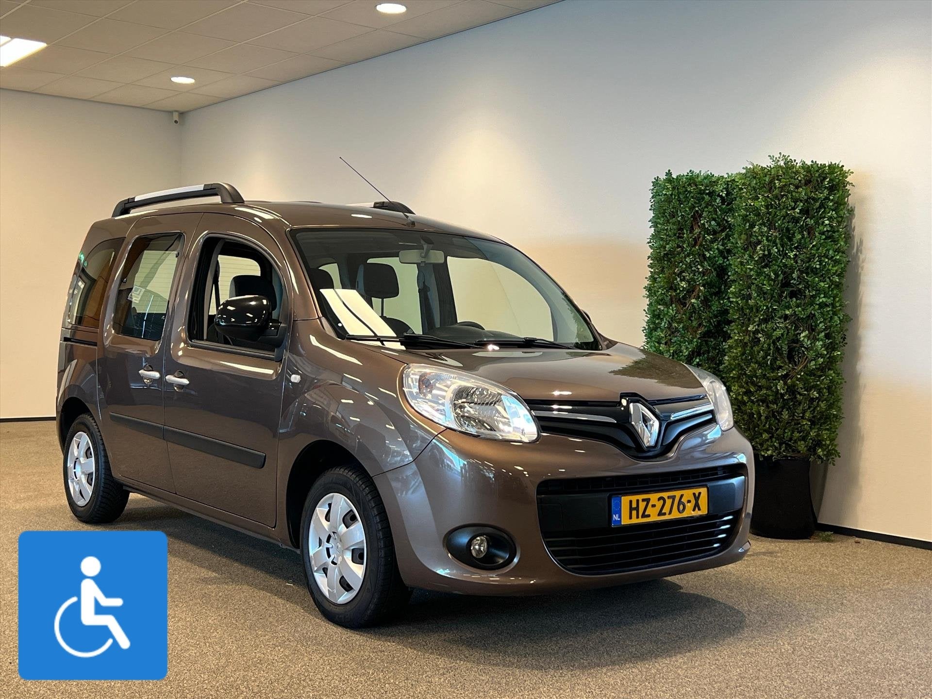 Renault Kangoo Rolstoelauto 3+1 incl. lier voor rolstoel, Voorwielaandrijving, Stof, Gebruikt, Zwart