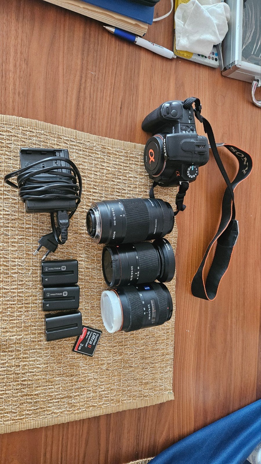 Sony A-350 Spiegelreflexcamera met 3 lenzen en accessoires