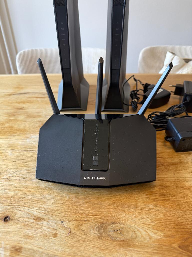 Netgear Nighthawk RAX30 AX2400 & 2x AX8 AX6000 Mesh Extender, Ophalen of Verzenden, Zo goed als nieuw, Router met modem, Netgear