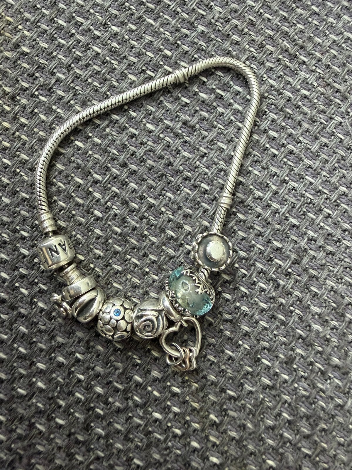 Nette pandora armband 21 cm, Sieraden, Tassen en Uiterlijk, Armbanden, Gebruikt, Ophalen of Verzenden, Met bedels of kralen, Zilver