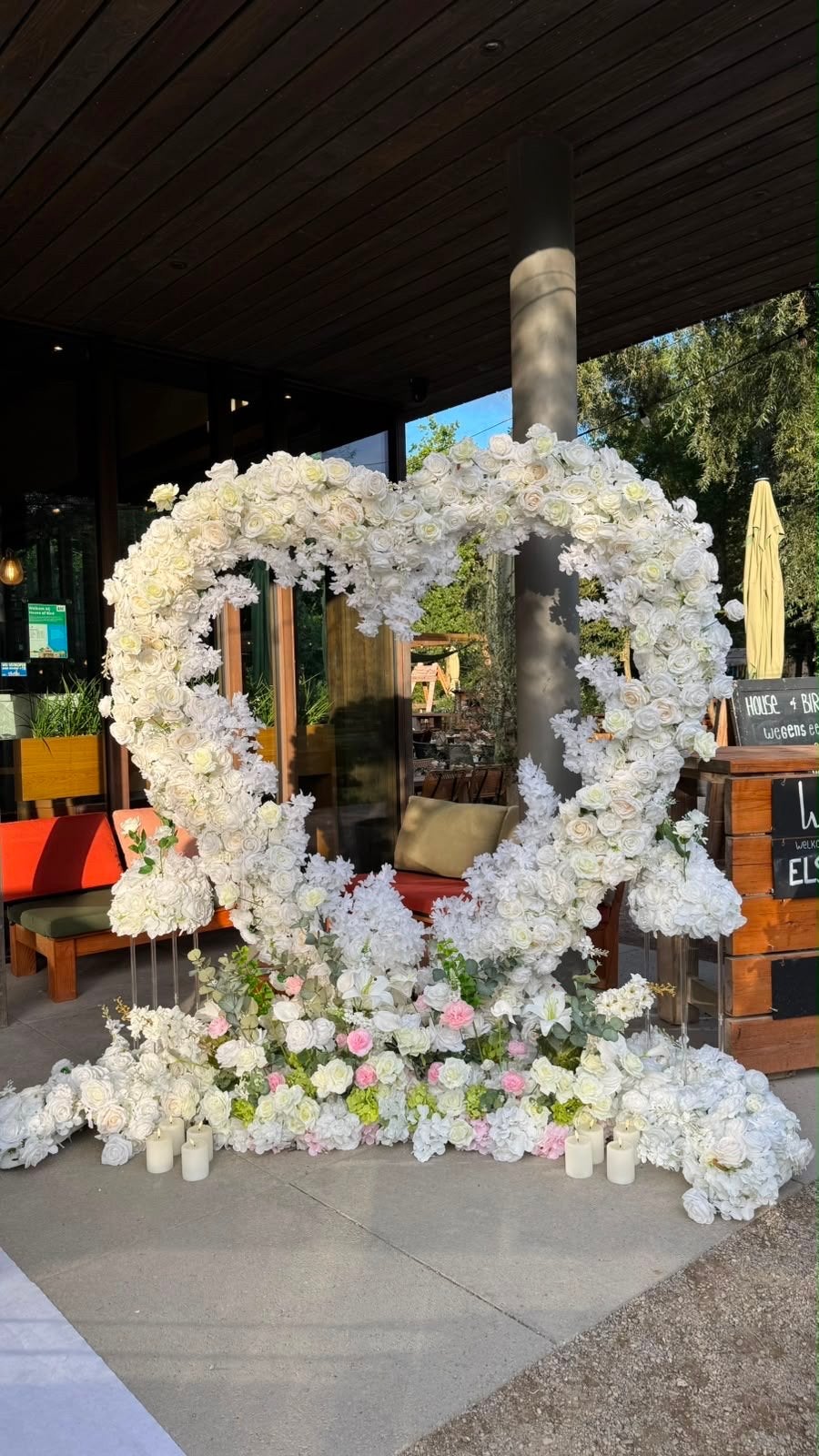Hartvormige Bloemenboog - Perfect voor Bruiloften & Feesten, Ophalen of Verzenden, Nieuw, Feestartikel, Valentijn of Romantisch
