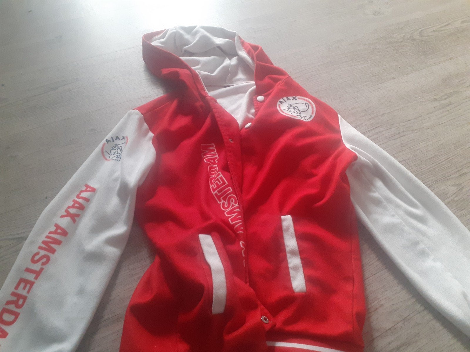 Ajax Amsterdam Varsity Jas - Rood/Wit, Ophalen, Overige maten, Ajax, Gedragen