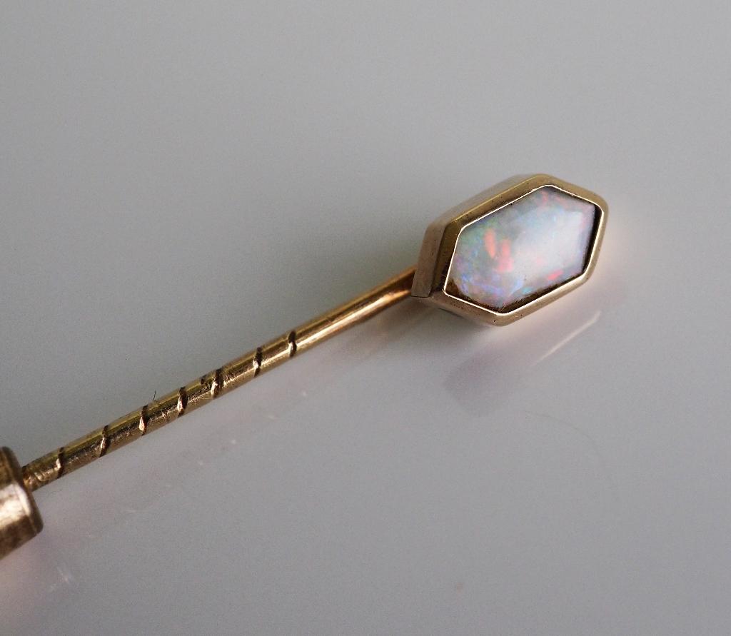 Antieke 14 krt gouden dasspeld met opaal, Sieraden, Tassen en Uiterlijk, Antieke sieraden, Ophalen of Verzenden, Goud, Met edelsteen