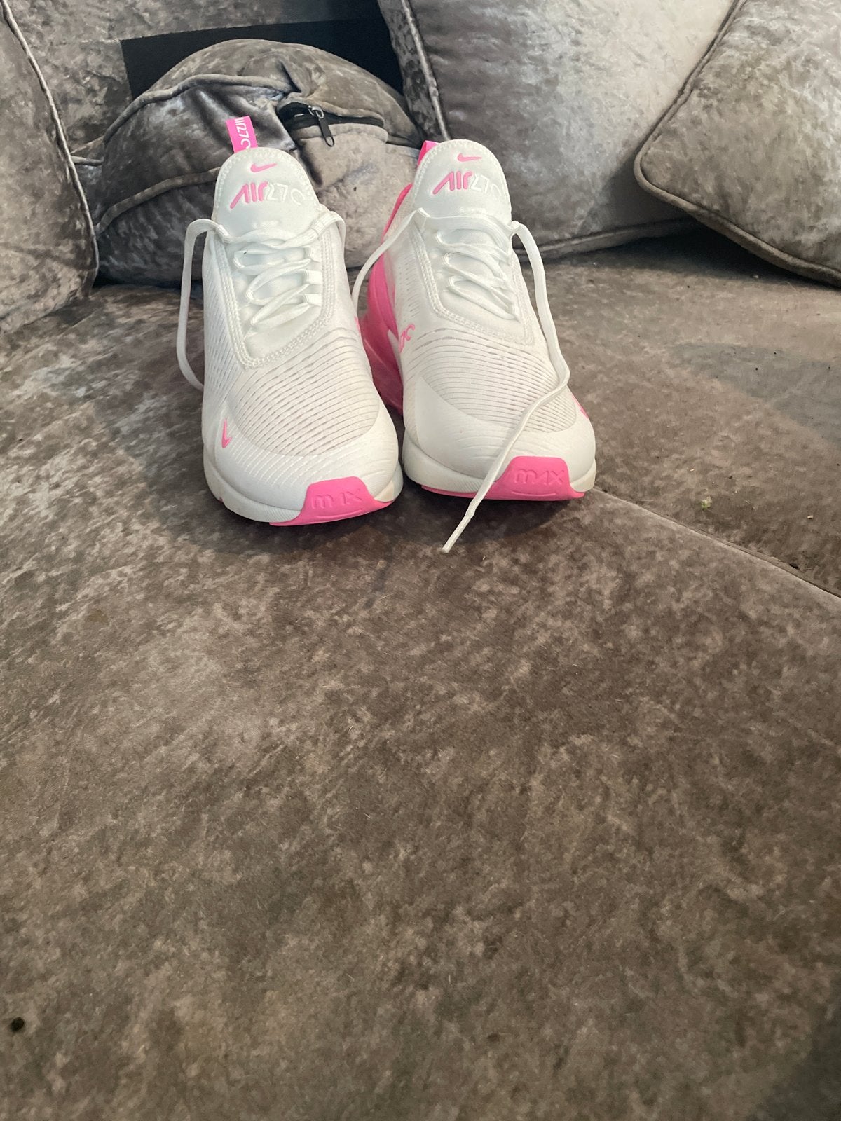 Nike Air Max 270 - Wit met Roze Details, Kleding | Dames, Schoenen, Ophalen, Zo goed als nieuw, Wit, Sneakers of Gympen