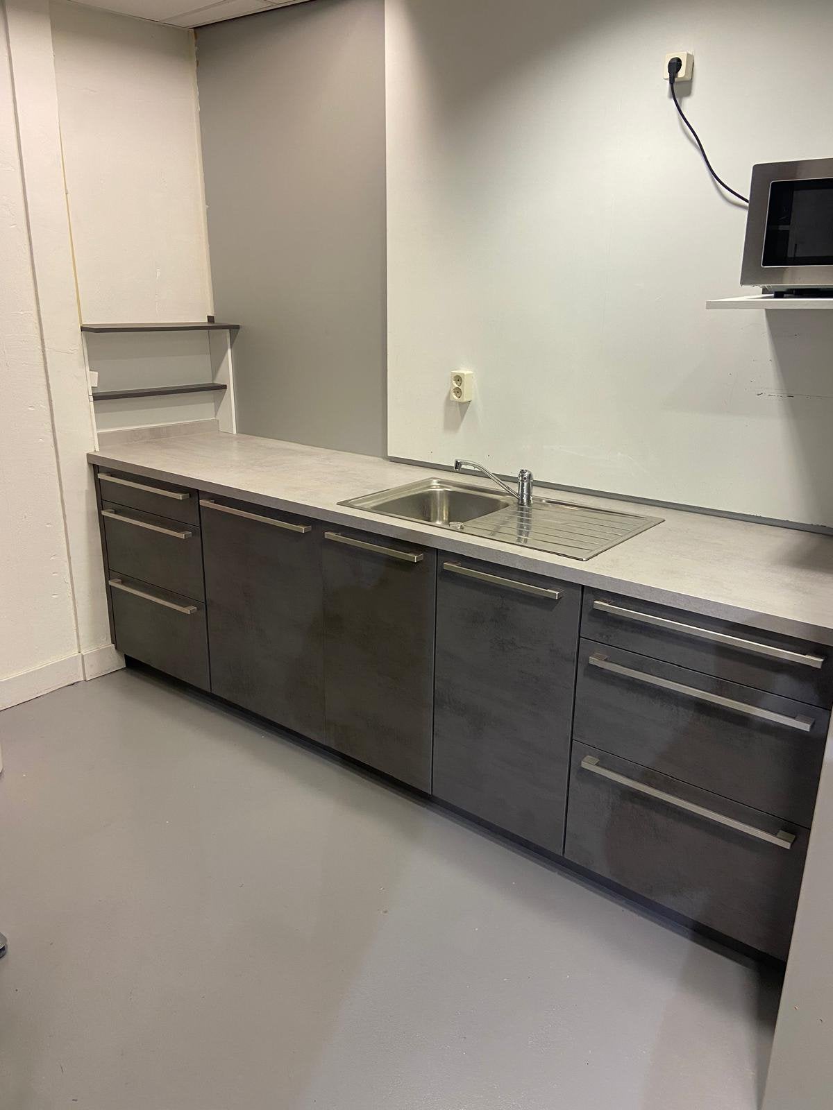 Keuken in moderne uitvoering, Huis en Inrichting, Keuken | Complete keukens, Ophalen, Zo goed als nieuw