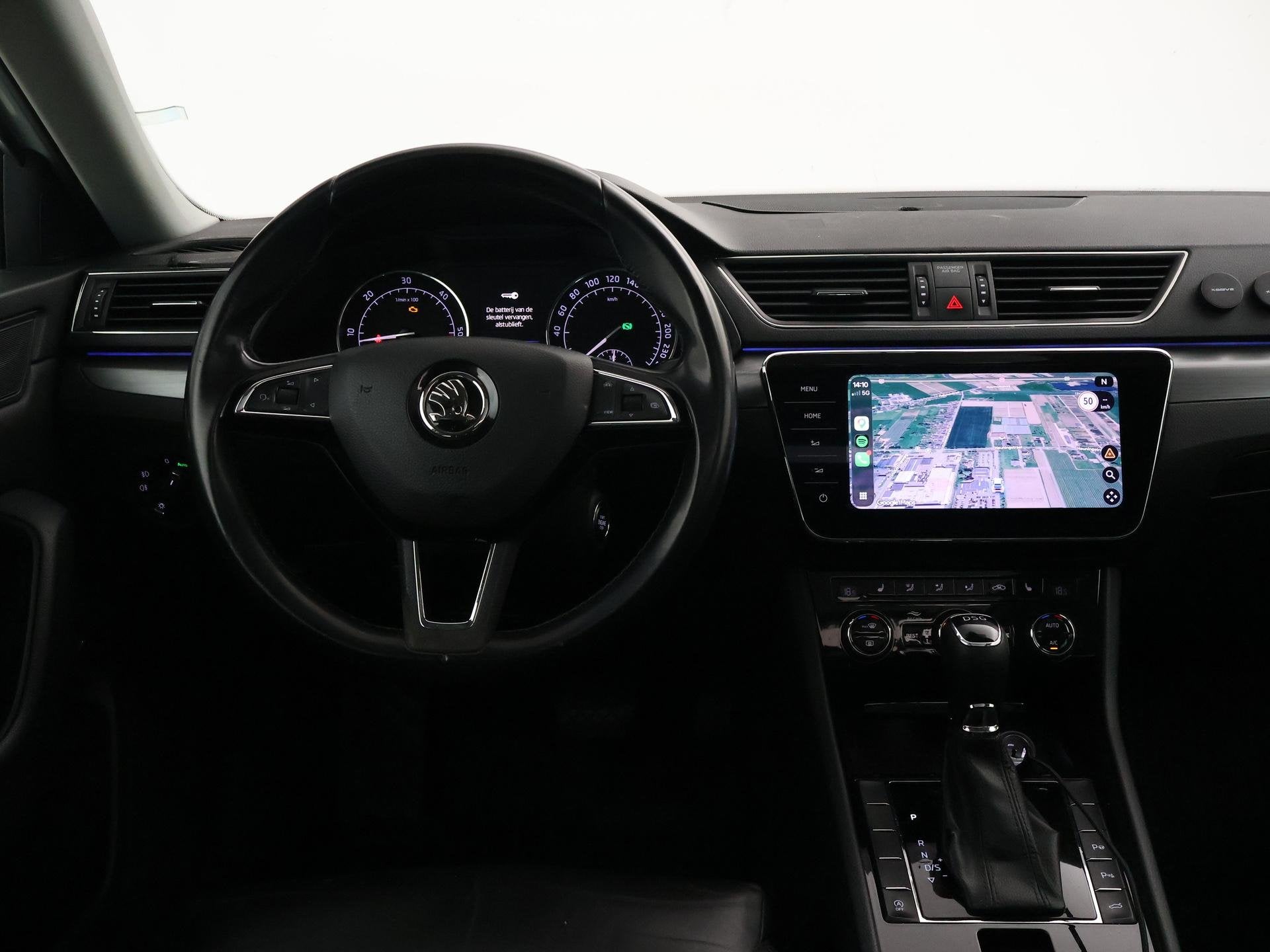 Skoda Superb Combi 2.0 TDI 150 PK DSG AUT. *BTW* + PANORAMA, Auto's, Gebruikt, 4 cilinders, 168 €/maand, Superb
