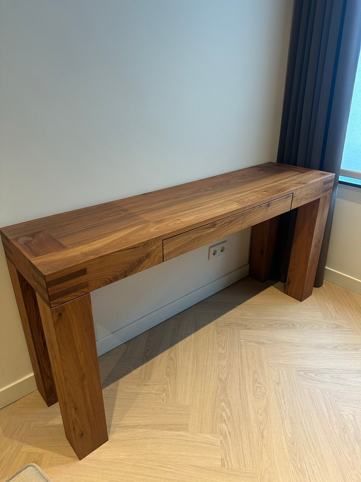 Goossens Sidetable/Laptoptafel Noten Soft Touch, Ophalen, Zo goed als nieuw, 150 tot 200 cm, Overige houtsoorten