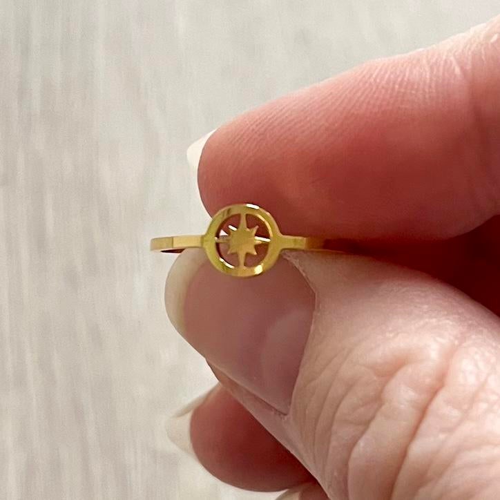 Verstelbare ring goud kleur stainless steel liefde ster zon, IJzer of Staal, Nieuw, Ophalen of Verzenden, 17 tot 18