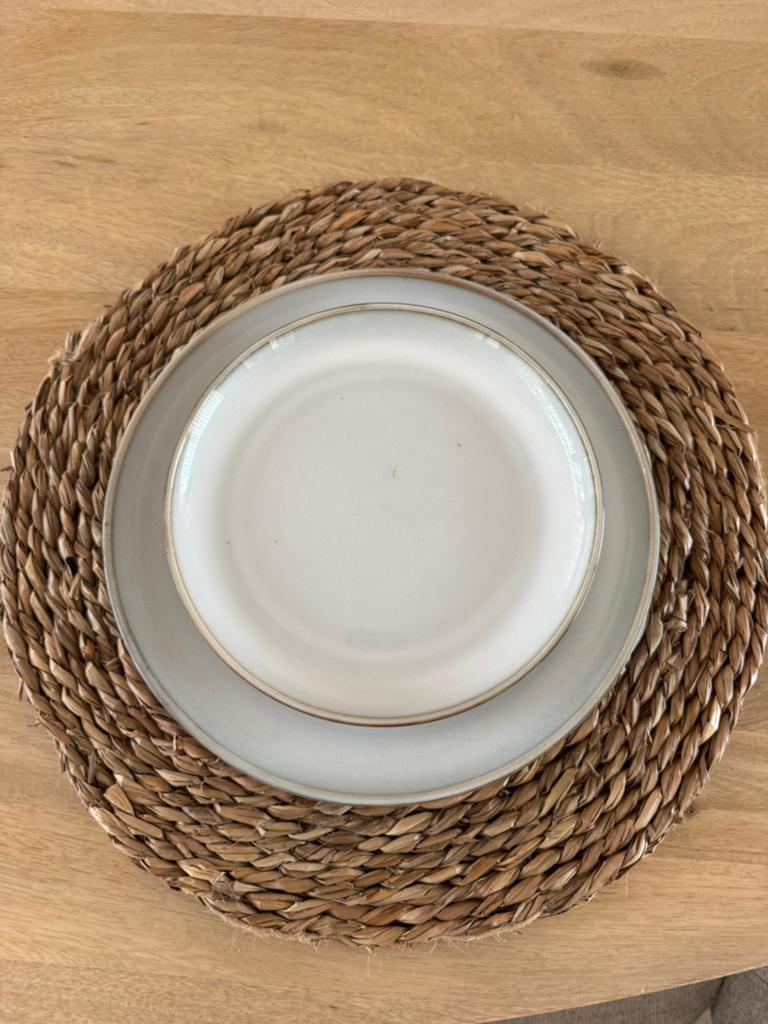 Gladelig ikea servies greige, Huis en Inrichting, Ophalen of Verzenden, Gebruikt, Overige stijlen, Bord(en)