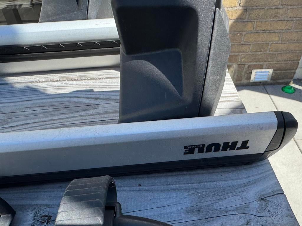 Thule dakdrager met 2 fietsendragers - VW Golf 8, Auto diversen, Dakdragers, Ophalen, Zo goed als nieuw