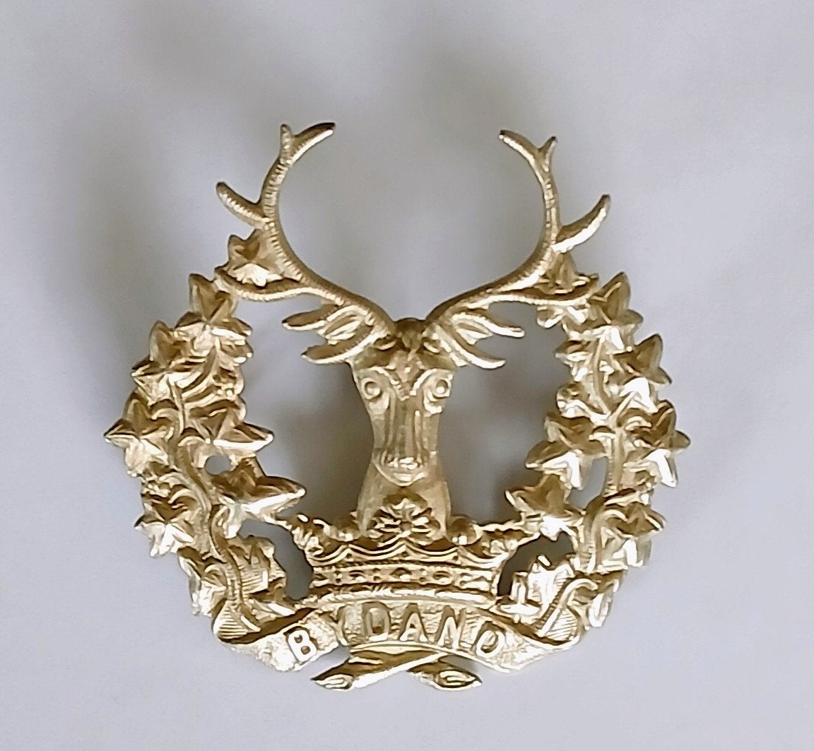Gordon Highlanders Cap Badge Wo2, Ophalen of Verzenden, Engeland, Embleem of Badge