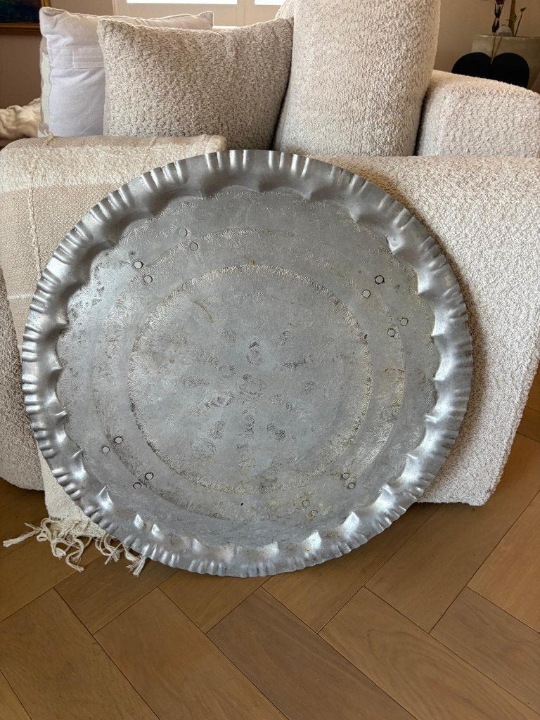 Marokkaanse dienbladtafel / metalen schaal met pootjes, Minder dan 55 cm, Gebruikt, Metaal of Aluminium, Rond
