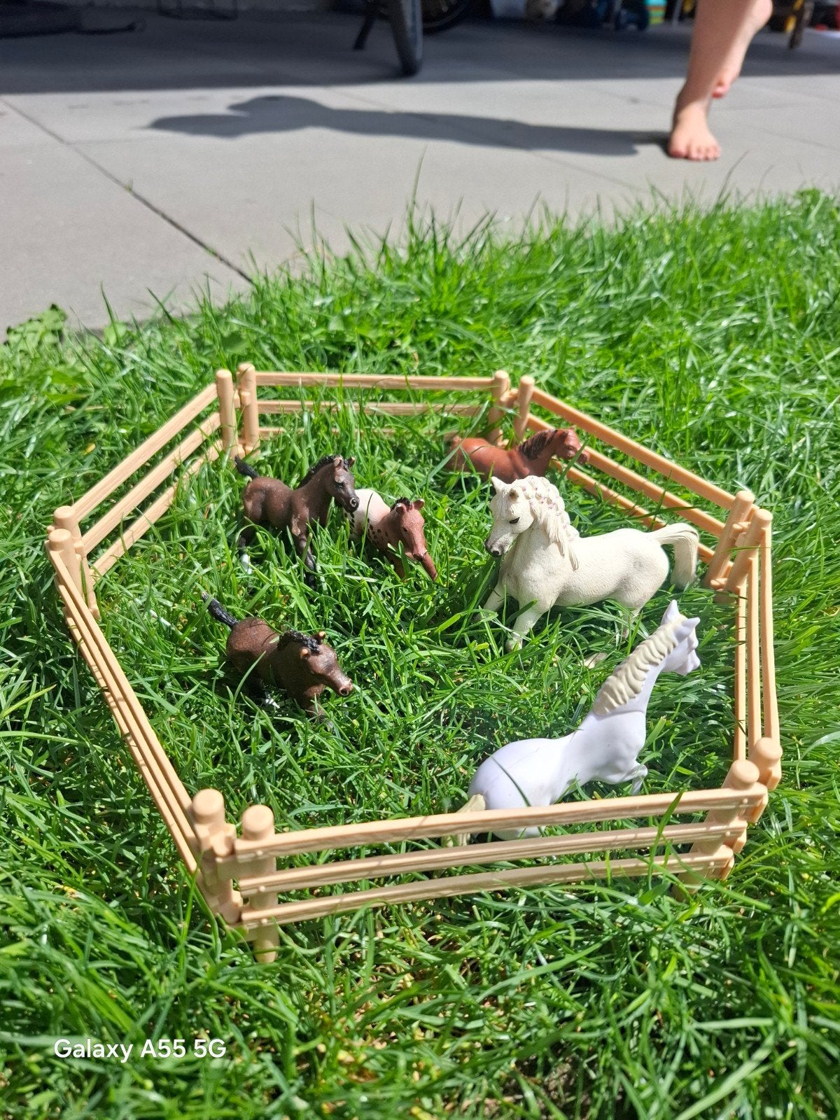 Schleich paarden met omheining, Ophalen of Verzenden, Gebruikt