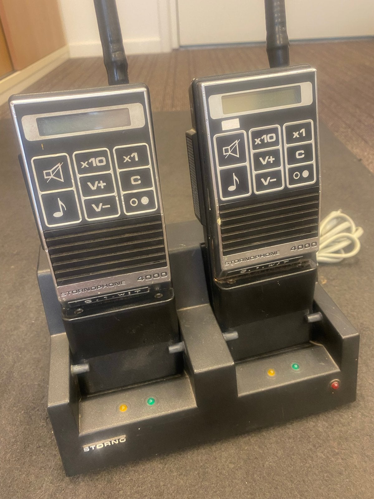 Stornophone 4000 Portofoons met Oplaadstation, Ophalen of Verzenden, Gebruikt, Minder dan 2 km, Portofoon of Walkie-talkie