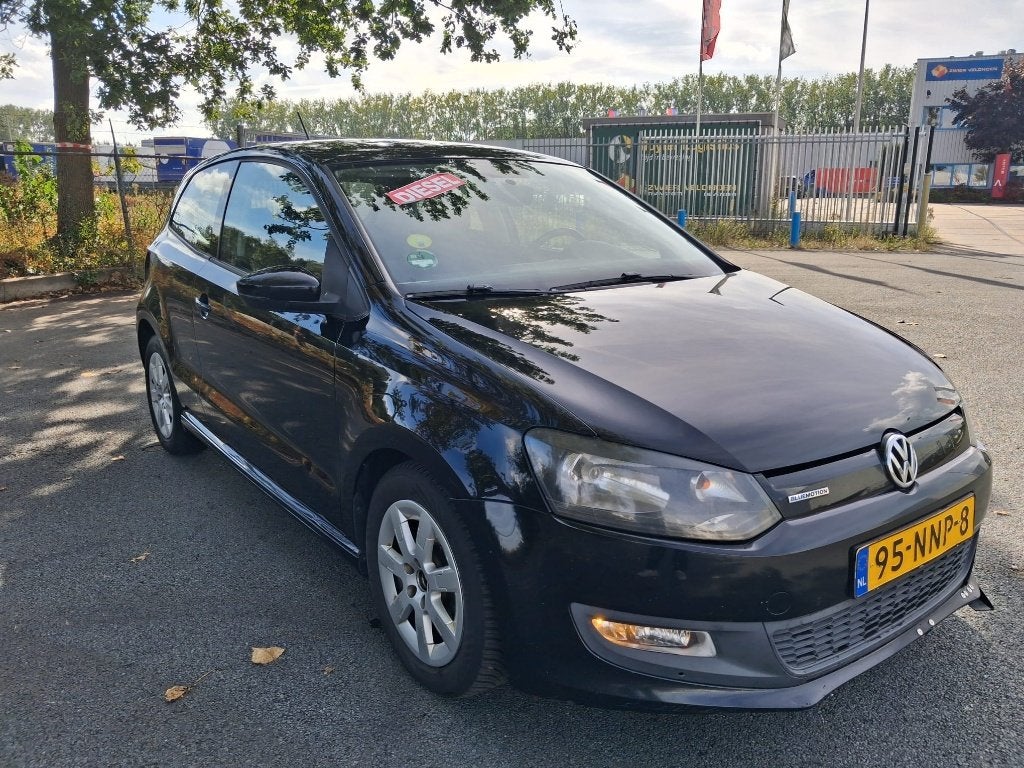 Foto 4 van Volkswagen Polo 1.2 TDI 75PK 5D Bluemotion 2010 Zwart