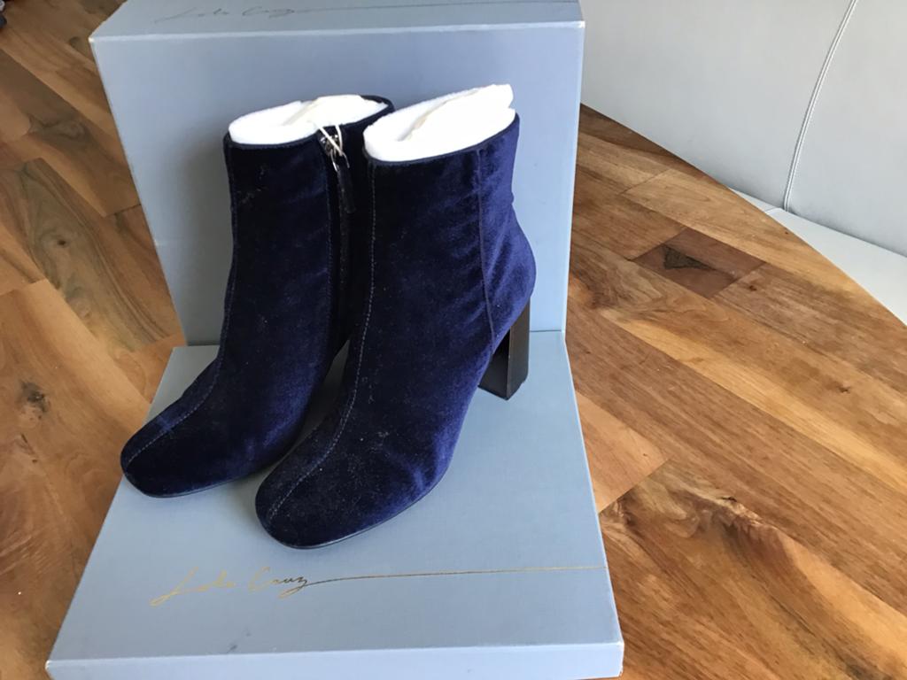 Lola Cruz Enkellaarsjes van donkerblauw fluweel, Kleding | Dames, Schoenen, Blauw, Lage of Enkellaarzen, Nieuw, Ophalen of Verzenden