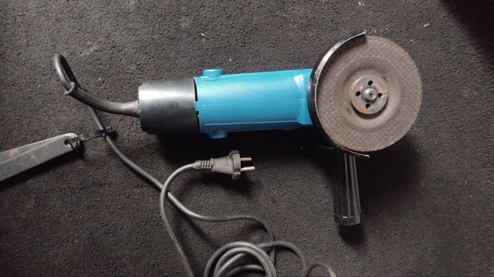 Haakse slijper met slijpschijf en sleutel 12,50 euro, Doe-het-zelf en Verbouw, Gereedschap | Slijpmachines, Ophalen, Gebruikt