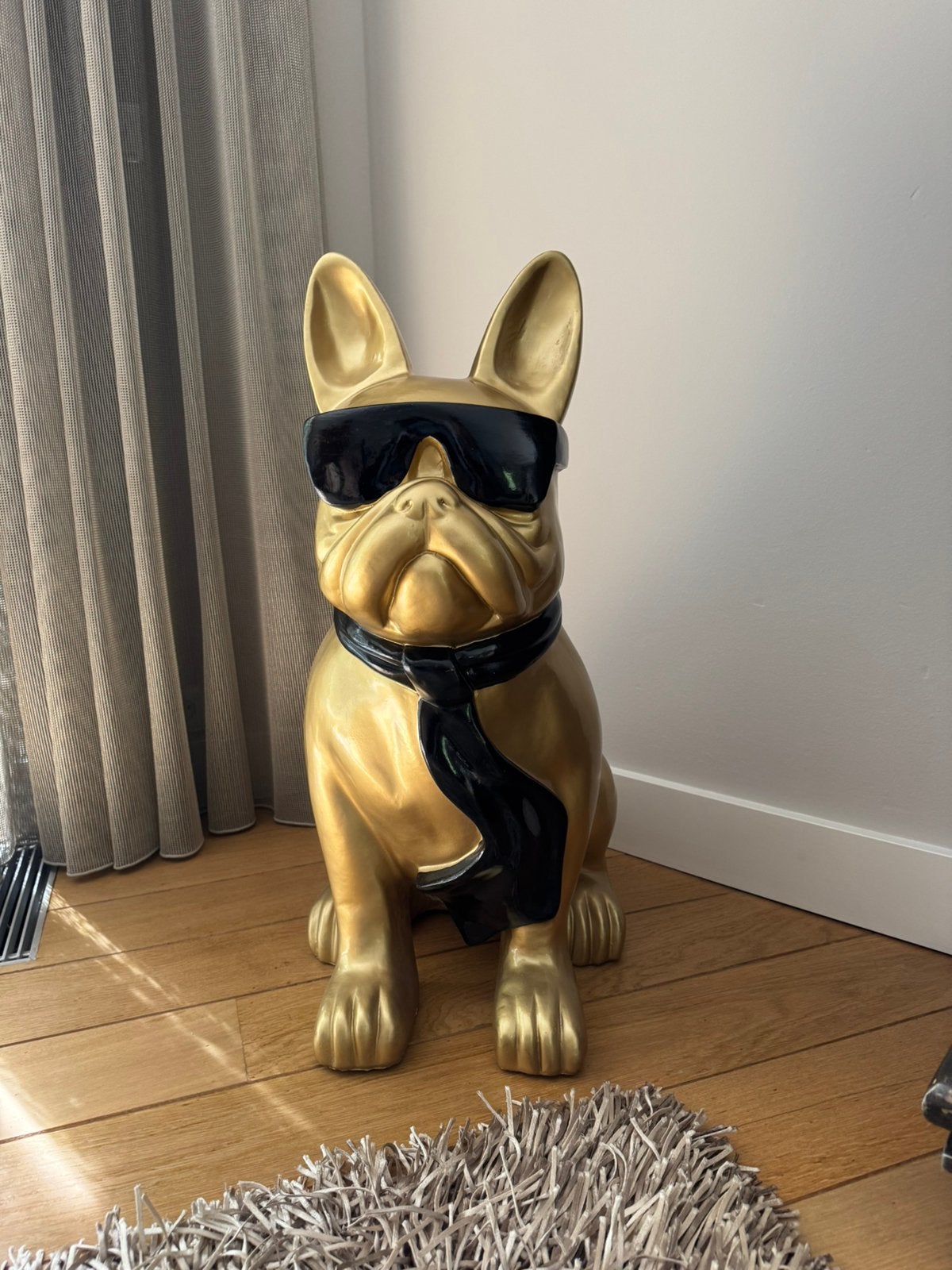 Gouden Franse Bulldog Beeld met Zonnebril en Stropdas, Ophalen, Kunststof, Zo goed als nieuw, Goud