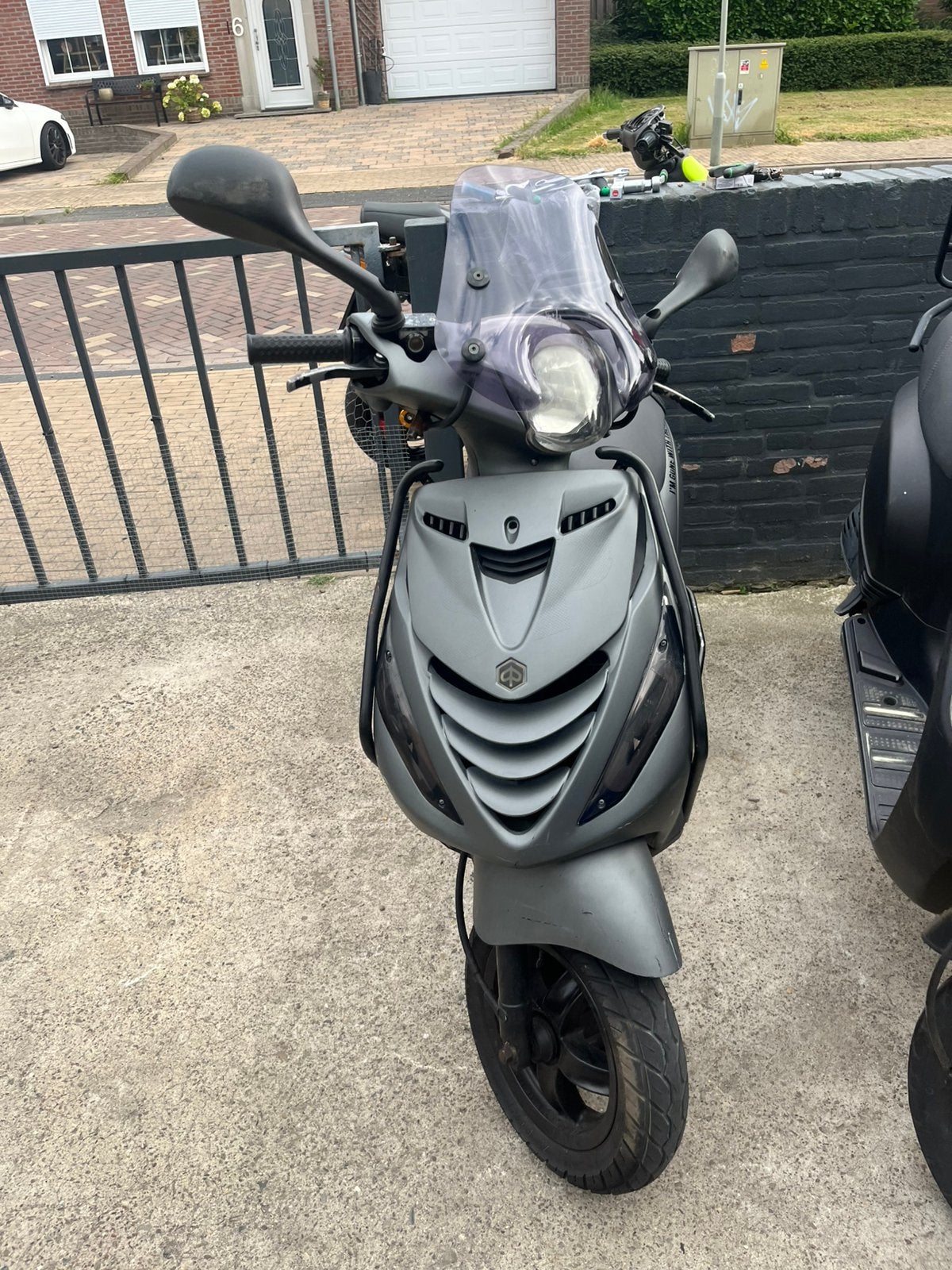Piaggio zip 50 4takt 2v snor, Fietsen en Brommers, Scooters | Piaggio, Ophalen, Zo goed als nieuw, Benzine, Zip
