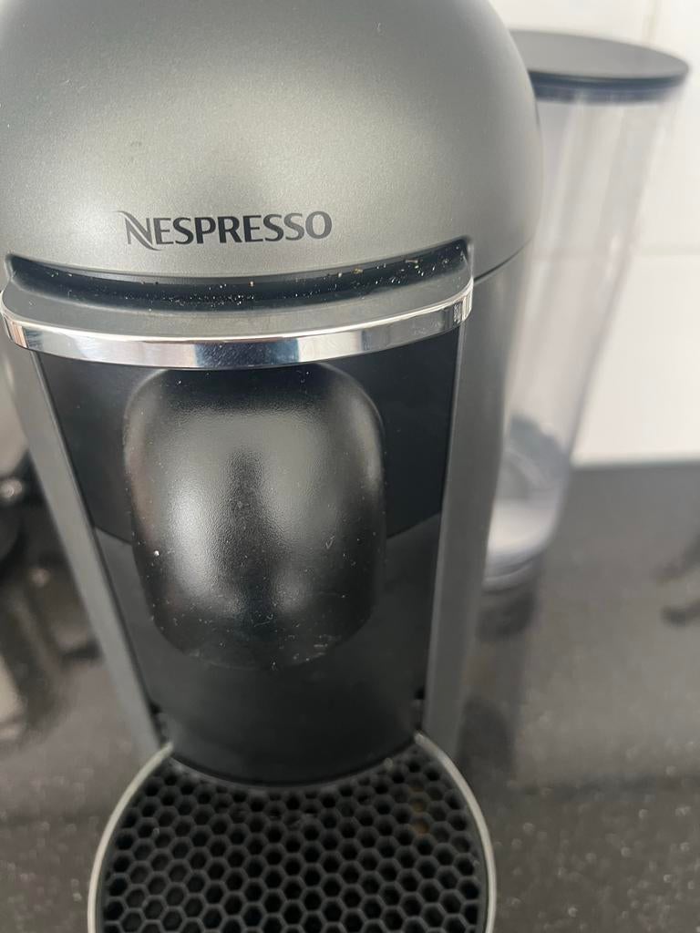 Nespresso Vertuo Next koffiemachine met melkopschuimer, Ophalen, Koffiemachine, Zo goed als nieuw, 2 tot 4 kopjes