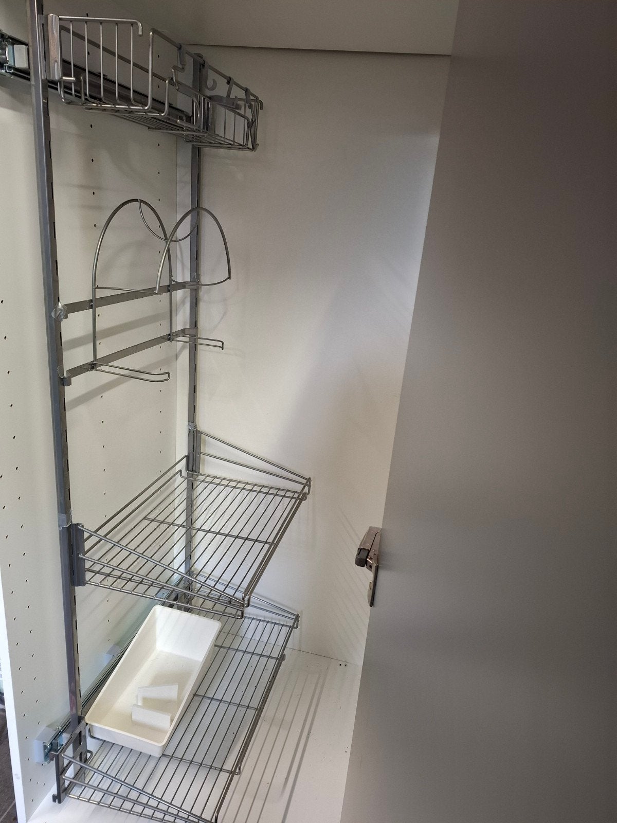 IKEA UTRUSTA uittrekbaar draadrek voor schoonmaakkast, Ophalen, IKEA, Zilver, Metaal